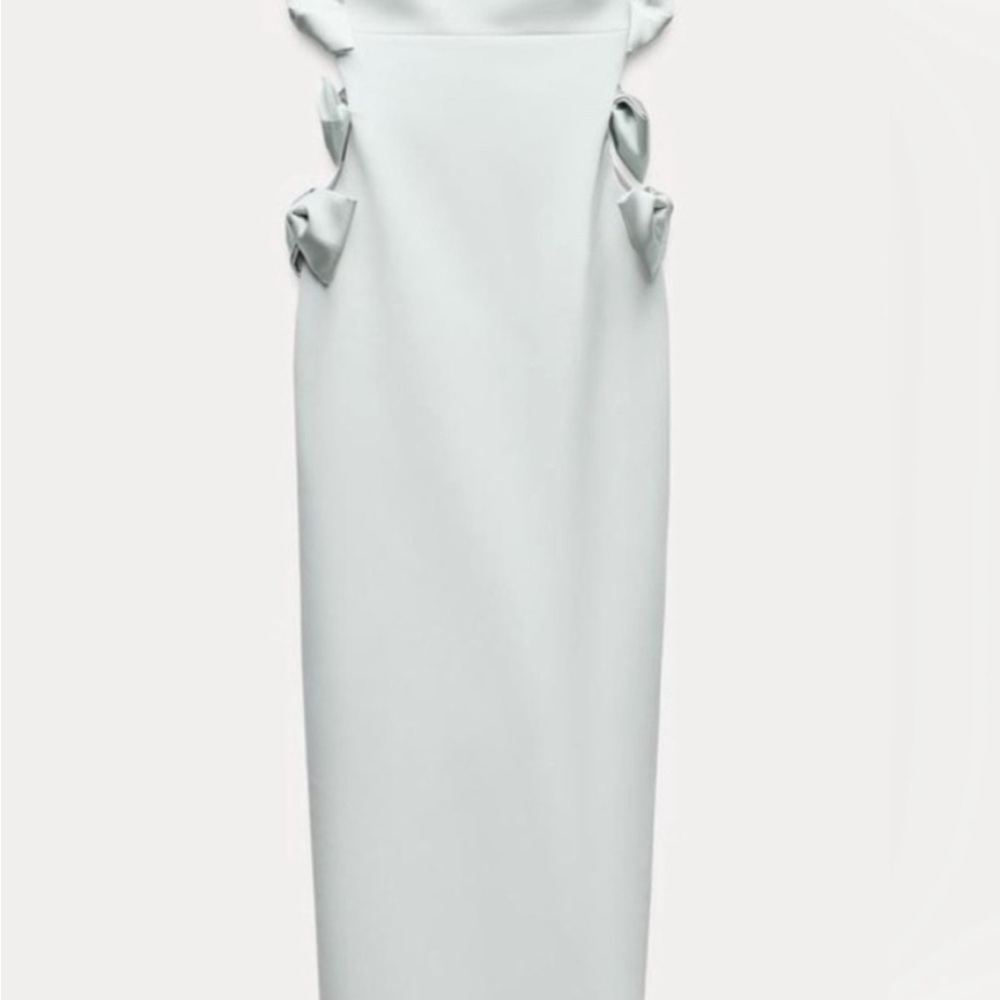 Elegant White Sleeveless Dress